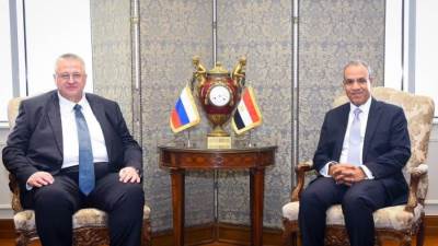 وزير الخارجية يستقبل نائب رئيس الوزراء الروسي