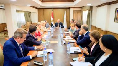  وزير التربية والتعليم يبحث مع وفد من أعضاء لجنة التعليم والثقافة بمجلس الشيوخ الفرنسي تعزيز التعاون المشترك في مجالي التعليم العام والفني