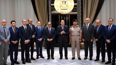 مجلس الوزراء يكرم الأمين العام السابق للمجلس ويهنئ الأمين الجديد بتوليه المسئولية