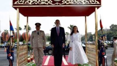 ملك وملكة إسبانيا يزوران النصب التذكارى للجندى المجهول