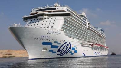 قناة السويس تشهد عبور السفينة السياحية العملاقة "AROYA" وعلى متنها 2300 سائح