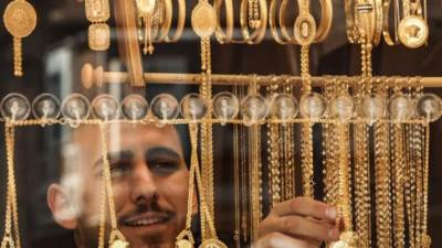 تراجع أسعار الذهب في مصر والعالم بانتظار قرار الفيدرالي الأمريكي