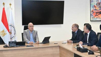 وزير الري يلتقي الرئيس التنفيذي لوكالة الفضاء المصرية لبحث مجالات التعاون