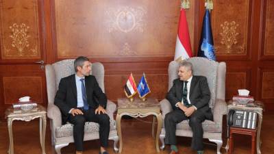 أسامة ربيع يبحث مستجدات وتطورات العمل بشركة آنتيبوليوشن إيچبت"