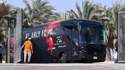 حافلة الأهلي تصل إستاد القاهرة لمواجهة سيراميكا بالدوري