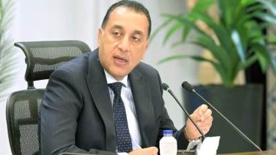 رئيس الوزراء يصل إلى "القنطرة غرب الصناعية" لافتتاح أولى مشروعاتها 