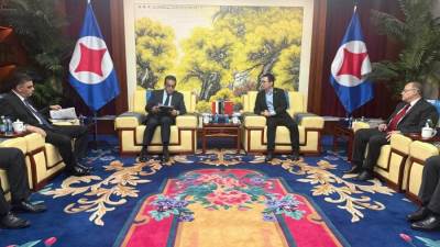 وزير الصحة يلتقي مسئولي «ميدبوت» لبحث التعاون في تطوير التكنولوجيا الطبية والجراحة الروبوتية