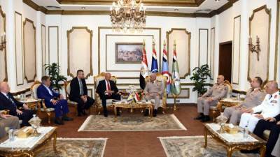 الفريق أول عبد المجيد صقر يلتقى وزير الدفاع لدولة البوسنة والهرسك