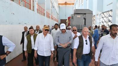 سويلم يواصل جولته بأسوان ويتفقد منطقة وادي النقرة ويشهد نجاح الموسم الصيفي