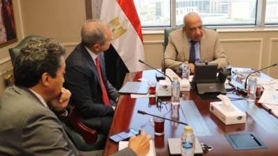 وزير الكهرباء يبحث مع «الكازار الإماراتية» تسريع تنفيذ مشروع رياح 2000 ميجاوات