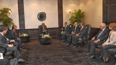 وزير الاستثمار يلتقي رئيس جمهورية سنغافورة على هامش منتدى الأعمال المصري- السنغافوري