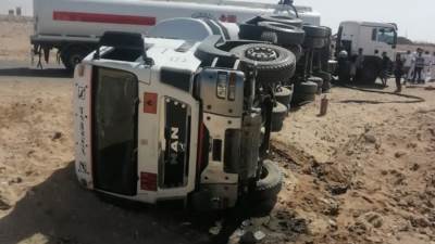 انقلاب سيارة محملة بالسولار على طريق قنا ـ نجع حمادي دون إصابات