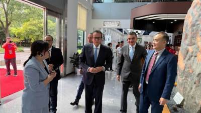 وزير الصحة يزور مصنع «Runyes» في الصين لبحث توطين صناعة معدات طب الأسنان