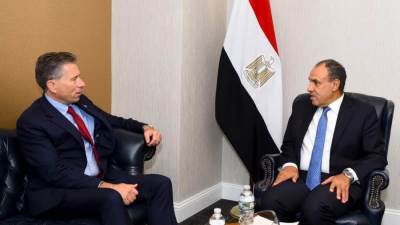 وزير الخارجية يلتقى مع وكيل الأمين العام للشئون الإنسانية في نيويورك