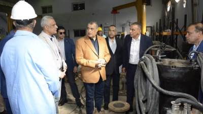 وزير الدولة للإنتاج الحربي يتابع مراحل تصنيع الطلمبات الغاطسة بشركة قها للصناعات الكيماوية (مصنع 270 الحربي)