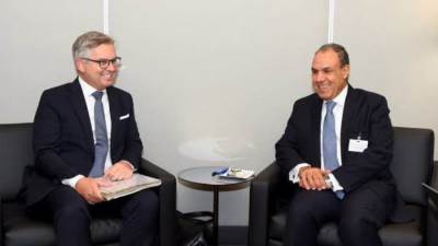 وزير الخارجية يؤكد أهمية تعزيز التعاون القائم مع الاتحاد الأوروبي من خلال نهج شامل يربط بين الهجرة والتنمية