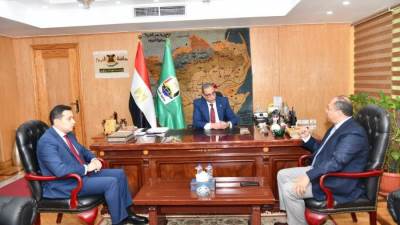 رئيس هيئة تنمية الصعيد يلتقي محافظ الفيوم لبحث آليات الاستغلال الأمثل للفرص الاستثمارية وإقامة مشروعات تنموية مشتركة