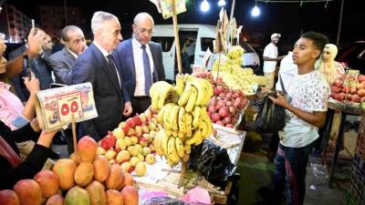 رئيس حماية المستهلك يقود حملة ليلية مُفاجئة على الأسواق بالمقطم لضبط الأسواق