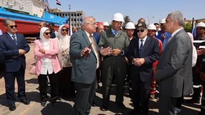 أسامة ربيع يتفقد شركة ترسانة السويس البحرية... ويوجه بدراسة شاملة لمخطط تطوير الشركة وتعزيز قدراتها