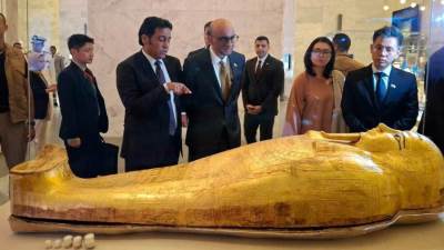 رئيس جمهورية سنغافورة يزور المتحف القومي للحضارة المصرية