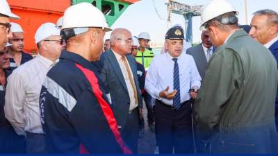 رئيس هيئة قناة السويس في جوله تفقدية بعدد من مواقع الهيئة بالسويس