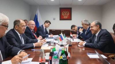 وزير الخارجية يلتقي مع نظيره الروسي