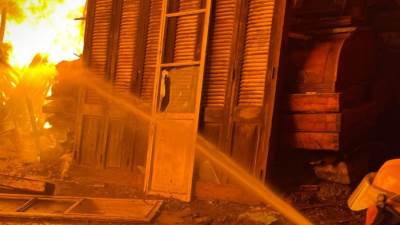 الصحة: 8 وفيات و35 مصابًا في حريق مصنع ملابس بالمحلة الكبرى