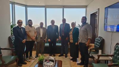 نائب وزير الصحة يكرم الفريق الطبي بمنطقة حدائق القبة ويوجه بصرف مكافأة تشجيعية