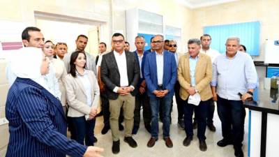 وزير الإسكان ومحافظ البحيرة يفتتحان محطة معالجة الصرف الصحي بمركز بدر