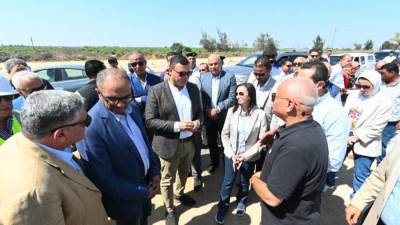 وزير الإسكان ومحافظ البحيرة يتفقدان مشروع ازدواج خط مياه وادي النطرون 
