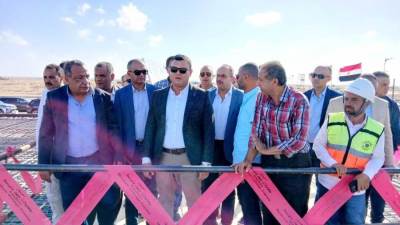 وزير الإسكان يتفقد مشروع إنشاء محطة لتحلية مياه البحر بمدينة العلمين الجديدة