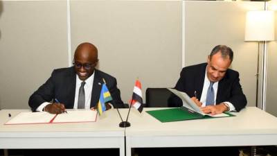 وزيرا خارجية مصر ورواندا يوقعان اتفاقية إعفاء متبادل من التأشيرات للجوازات الرسمية
