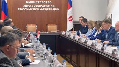 رئيس هيئة الرعاية الصحية يلتقي وزير الصحة الروسي لتبادل الخبرات في علاجات ولقاح السرطان “EnteroMix” المعلن عنه مؤخرًا