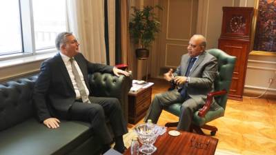  وزيرا الكهرباء والبترول يناقشان خطة العمل في إطار التوسع في مشروعات الطاقات المتجددة