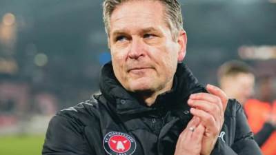 الأهلي يتفق مع الدنماركي توماس بيرج.. والمدرب يصل الأربعاء