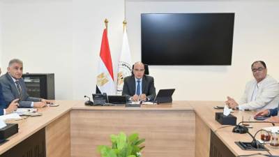 سويلم يتابع إجراءات تطوير الواجهات النيلية بالمحافظات