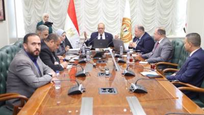 وزير العمل يشهد تسليم 700 عقد عمل معظمهم لـ"ذوي همم" في 26 محافظة