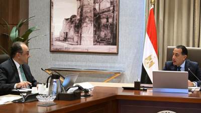 رئيس الوزراء يتابع جهود إعادة هيكلة وتطوير شركات الغزل والنسيج