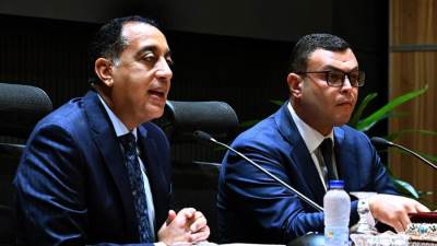 رئيس الوزراء يعقد اجتماعًا موسعاً مع رؤساء أجهزة المدن الجديدة 