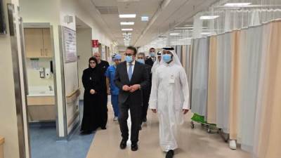 خالد عبدالغفار يجري زيارات ميدانية لمؤسسة حمد الطبية ومعهد قطر للرعاية الصحية الدقيقة