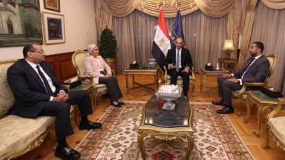 وزير الاتصالات يستقبل رئيس مجلس إدارة الشركة المصرية للاتصالات والعضو المنتدب والرئيس التنفيذي الجديد للشركة