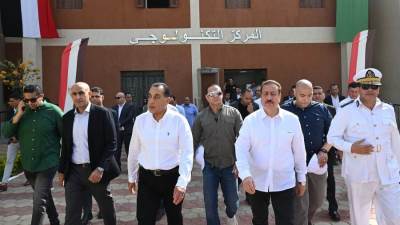 رئيس الوزراء يتفقد مجمع خدمات المواطنين "المركز التكنولوجي" بقرية شمّا