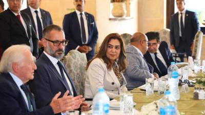 وزيرة التنمية المحلية تشارك في مأدبة غداء على شرف رئيس شبكة الآغا خان للتنمية بحضور وزير الإسكان ومحافظي القاهرة وأسوان