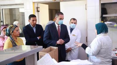 نائب وزير الصحة يتفقد مستشفى القاهرة الجديدة ويحيل أطقم الاستقبال والطوارئ وكافة المتغيبين عن العمل بدون اذن للتحقيق