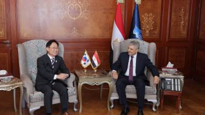 أسامة ربيع يلتقي المبعوث الخاص لرئيس جمهورية كوريا الجنوبية لبحث سبل التعاون