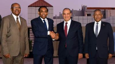  وزير الخارجية يلتقي رئيس الوزراء السوداني