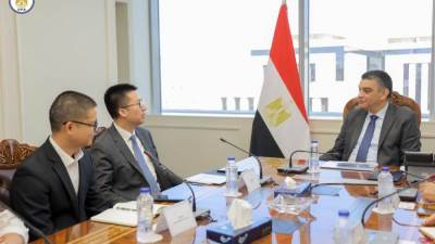 رئيس هيئة الشراء الموحد يستقبل وفدًا من «هواوي» لبحث التعاون في تطبيقات الذكاء الاصطناعي