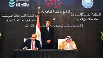 رئيس الوزراء يشهد توقيع مذكرة تفاهم بين جهاز تنمية المشروعات المتوسطة والصغيرة ومتناهية الصغر والمنظمة العربية للسياحة