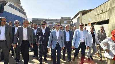 وزير الاستثمار والتجارة الخارجية ومحافظ السويس يتفقدان المنطقة الحرة بعتاقة والأدبية بالسويس الجديدة