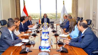 وزير التموين يلتقي الرئيس التنفيذي للقطاع المؤسسي بشركة “إي أند مصر” لبحث سبل التعاون